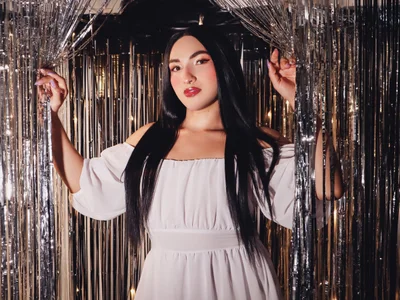 TomLondon_ Happy new year 2025 💥✨💄🎉❤💘 Pic 4