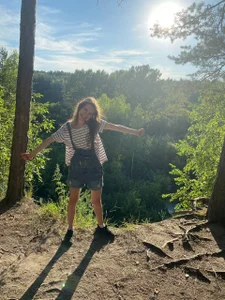 kaleriyaa_ I love summer sun and a lot of greenery🌻🎨 Immagine 