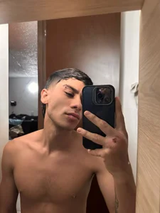 your model favorite de axel_davis_  2 photos