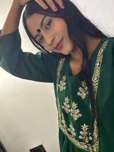 Public de _priyanka__  2 photos