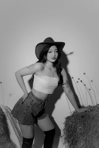 FreyaRaya black & white Pic 2