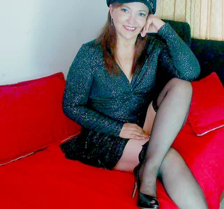 Kendraline1I'm so excited to pamper you! 🥰 I don't promise perfection... but I do promise a real woman, full o图片 2