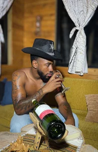 Drake_Nassir4 let's toast together Kuva 6