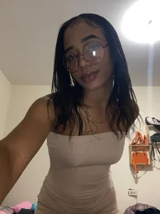 AvenLyric I’m glowing for you, love 💕 I’m live now from 8:30 AM to 3:30 PM (Colombia) just waiting to spoil y Gambar 2