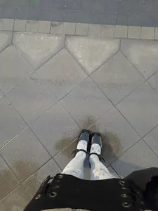 HannahHollis I'm walking in the rain Foto 2