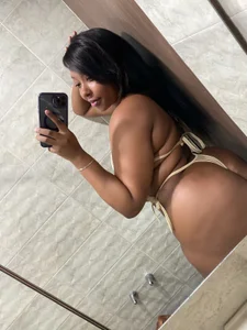 CassiieLondon_ Public Gambar 3