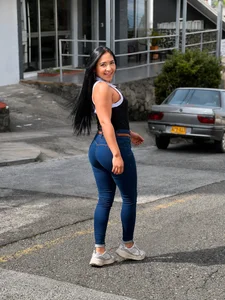 AshlyBella On the street🏘️ Billede 9