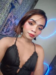 cristine_shopaのLooking for fun baby? 😍の 2枚の写真