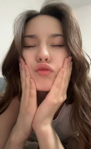 emmelieflorence How do you like my beauty? Pic 5