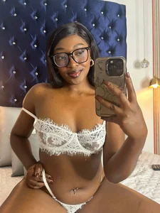 YallianaBrooks: Sexy lingierie 🤍 ( 7 фото)