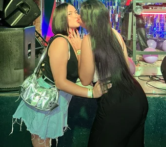 madeleine2112 Next to you I'm happy 🖤 Foto 2