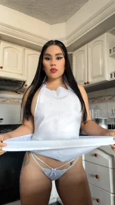 laure_torres Lauren sexy en la cocina Pic 3