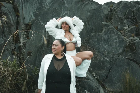 Karina_Mendoza kullanıcısının The landscape is beautiful, but the focus is down here. 😉🌠🫦 albümü -  3 fotoğraf