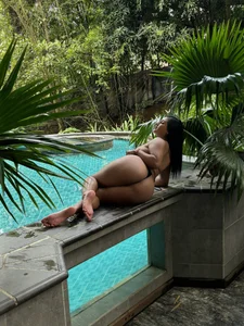 ElleGiselleeのMAGICAL AND FREE PLACEの枚の写真