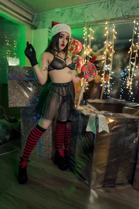 Charlotte_Germanotta_ Merry Christmas Pic 5