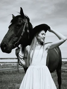 AlbaMesick W/B with horse Gambar 5