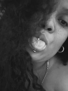 millaroberts a frizzy girl зображення