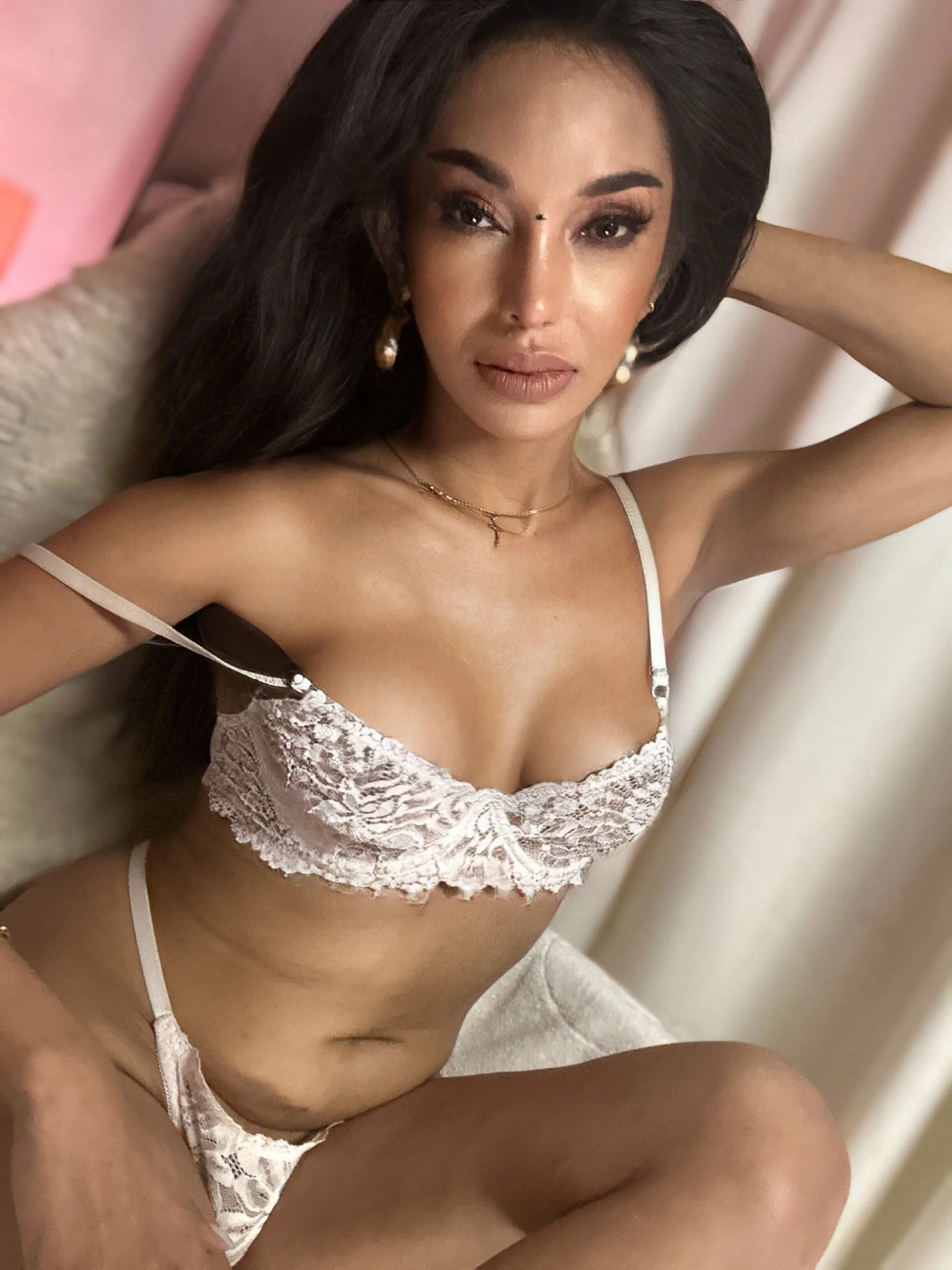 ValeriaDion Public Hình 3
