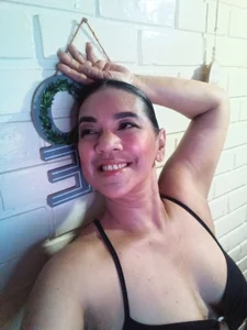 Mia-Velasquez hello im Mia  7টি ছবি