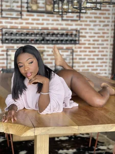 Vane_Rossee Public Billede 2