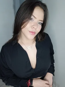Yandry-Reed's Yellow Sex Photo 2