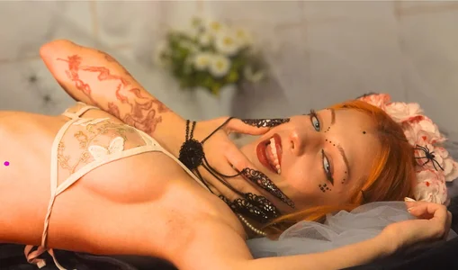 DaphneRoseTrick me, treat me… or both 😏图片