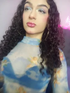 How does the blue color look on me? 🥵💗 de scarletcherry18  4 photos