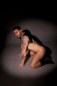 Nathan_rivers between body and shadows Immagine 