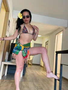 Victoria-eloit The beach is deserted, and my imagination is running wild 👙😈 Kuva 6