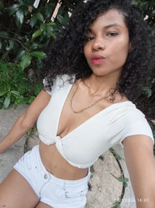 catiusca_reyes_03 Walking relaxed. Pic 3