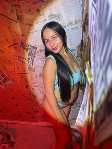 ATTENTION: Highly addictive content 🗞️🔥 de KylieAngel__ Foto