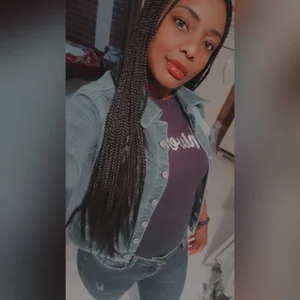 tiffany_gomez9 Public Pic 4