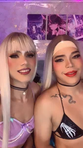 _the_blonde_girls01 Public Pic