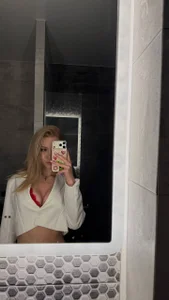 Public de CarrieSchoneck  2 Imagens