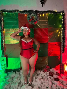 LeahxBarker Merry Christmas wishes you Leah! Pic 8