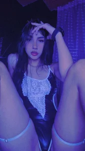 _PrettyLau10 Public Pic 3