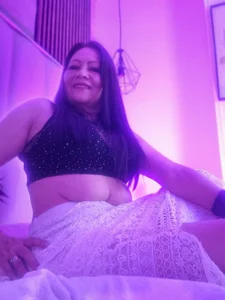 helenjoness__ MILF SEXY 😈 Foto 2