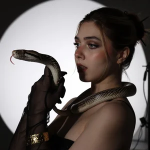 Vanessa_Walters Poison 🐍 Poză