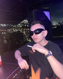 Guccy_Boy_Club jey smoke and drink Hình