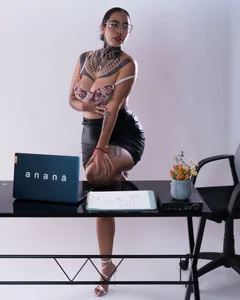 NicoleBlum My office, your rules... and a secretary who will provoke you 😏🔥 slika 2