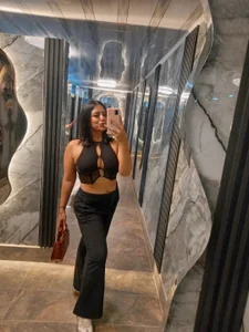 KaylaVonn: Public ( 4 фото)