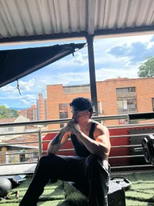 Tayler_Cross_: Public ( 2 фото)