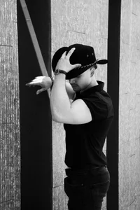 ADAM_BOUTON_ Public Foto 5