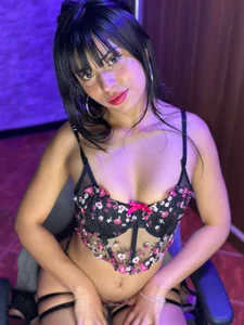 Stephany_Rodriguez I always wait for you with a smile. ✨💋 Gambar 2