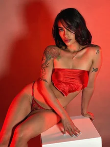Leamonroe__ Red passion, fire skin. Nothing more matters. Pic 3