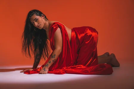 Skarlet_Ruiz_ Me Hình 3