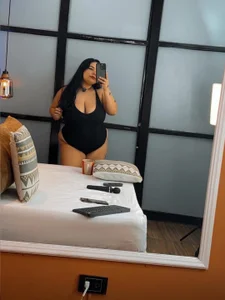 Carol_curvy curves and temptation🔥 зображення