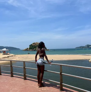 SARA_COLLIINS_ Love to know the beach ♥ Immagine  5