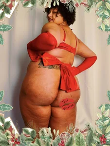 TheeVixxxen: Santa bby ( 2 фото)