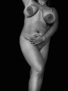 MikyVesela Miky in black and white!🖤🤍🖤🤍 Foto 3